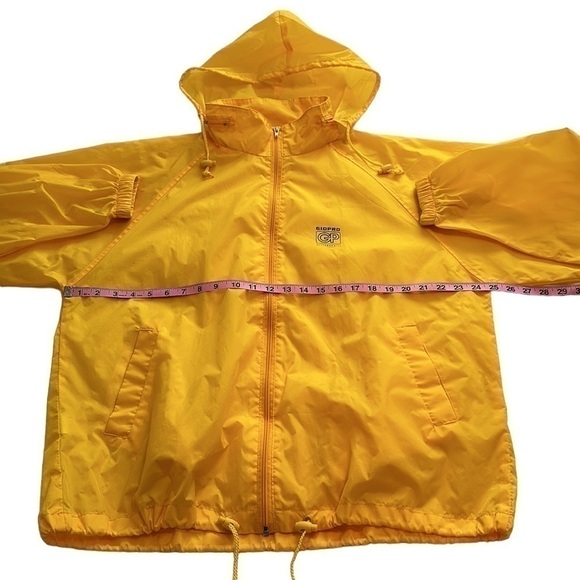 Packable Wind Breaker - Size Medium - Picture 9 of 14